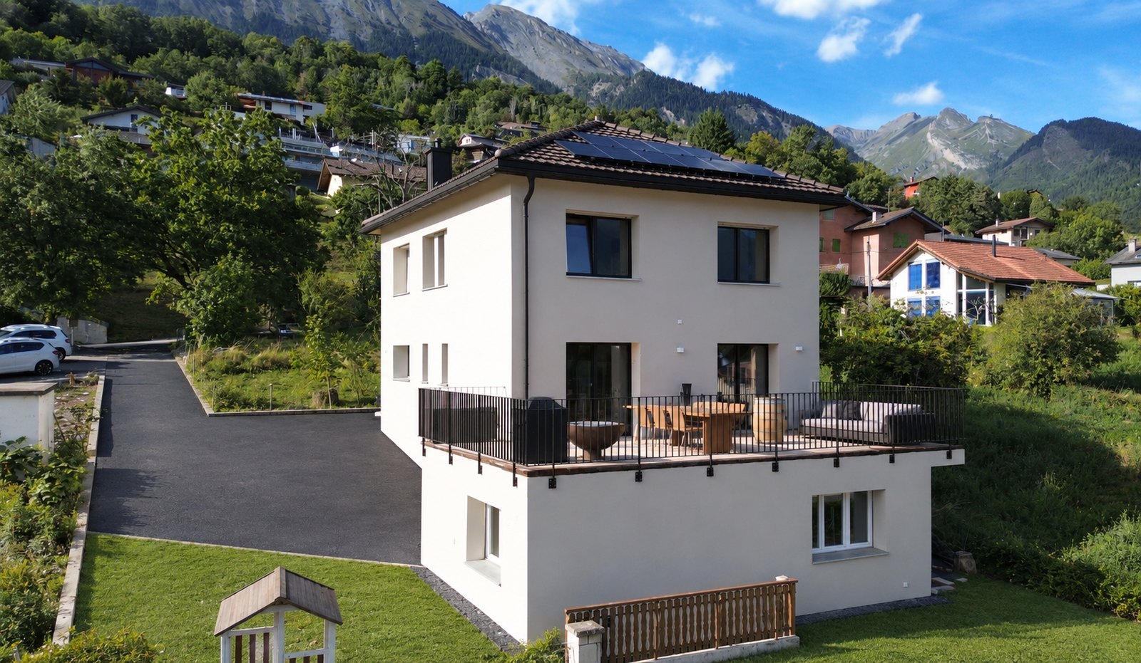 Rénovation d'une villa familiale à Savièse — façade, terrasse et jardin